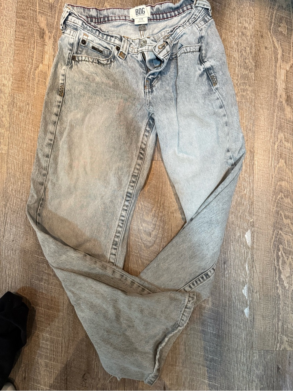 BDG women’s Light Gray Relaxed Stonewash Jeans